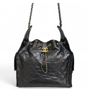 Chanel Quilted 25 Hobo Pull Up Leather Black