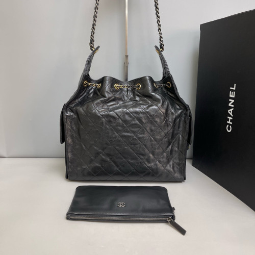 Chanel Quilted 25 Hobo Pull Up Leather Black