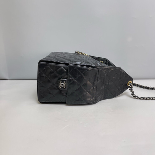 Chanel Quilted 25 Hobo Pull Up Leather Black