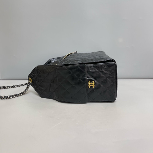 Chanel Quilted 25 Hobo Pull Up Leather Black