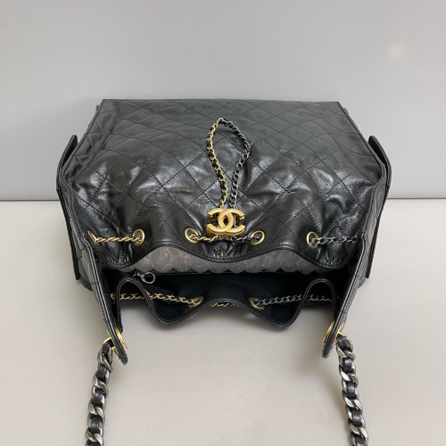 Chanel Quilted 25 Hobo Pull Up Leather Black