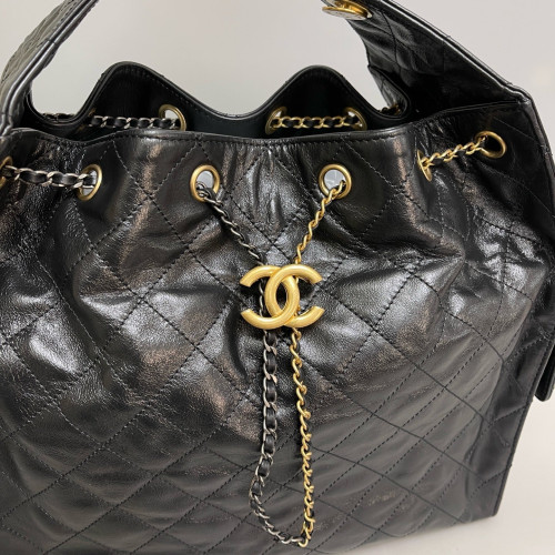 Chanel Quilted 25 Hobo Pull Up Leather Black