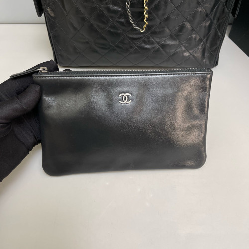 Chanel Quilted 25 Hobo Pull Up Leather Black