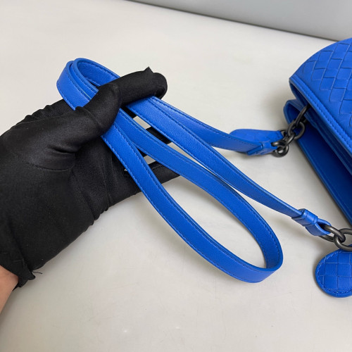 Bottega Veneta Shoulder Bag Calfskin Intrecciato Blue