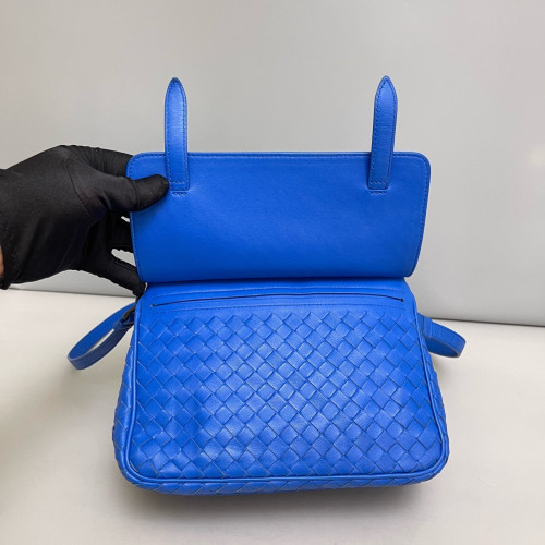 Bottega Veneta Shoulder Bag Calfskin Intrecciato Blue