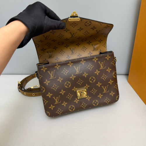 Louis Vuitton Pochette Metis Reverse Monogram Brown Louis Vuitton Pochette Metis Reverse Monogram Brown