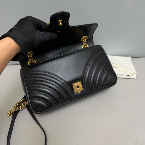 Gucci Matelasse Medium GG Marmont Calfskin Black Gucci Matelasse Medium GG Marmont Calfskin Black