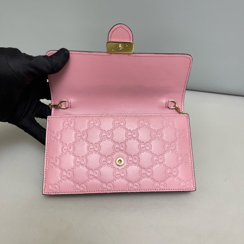 Gucci Interlocking G Chain Wallet Guccissima Pink