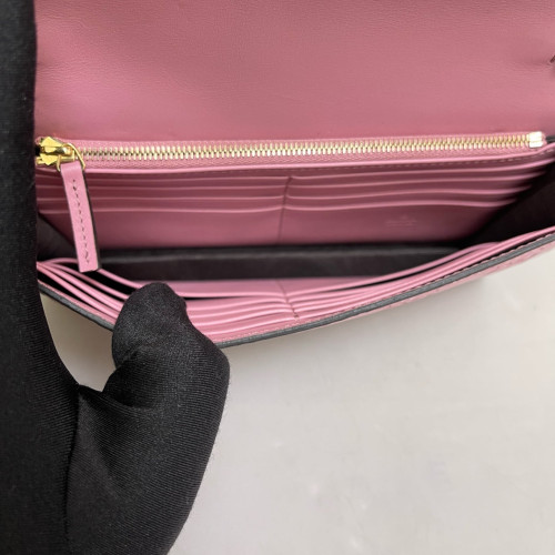 Gucci Interlocking G Chain Wallet Guccissima Pink