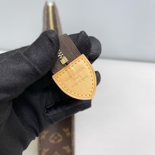 Louis Vuitton Toiletry Pouch 26 Monogram Brown