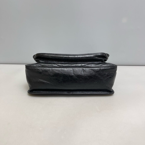 Yves Saint Laurent Medium Niki Messenger Pull Up Leather Black Yves Saint Laurent Medium Niki Messenger Pull Up Leather Black