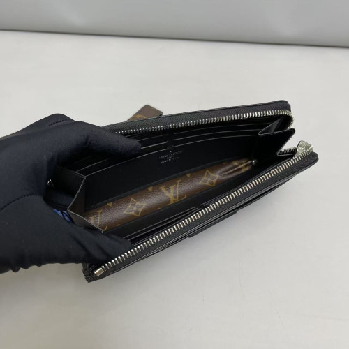 Louis Vuitton Clutch Monogram Brown
