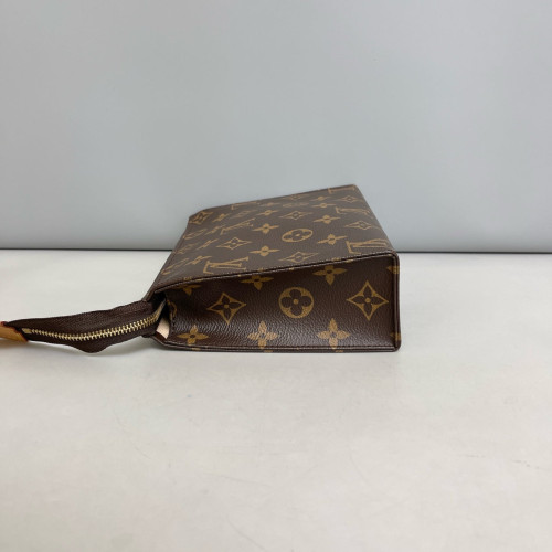 Louis Vuitton Toiletry Pouch 19 Monogram Brown
