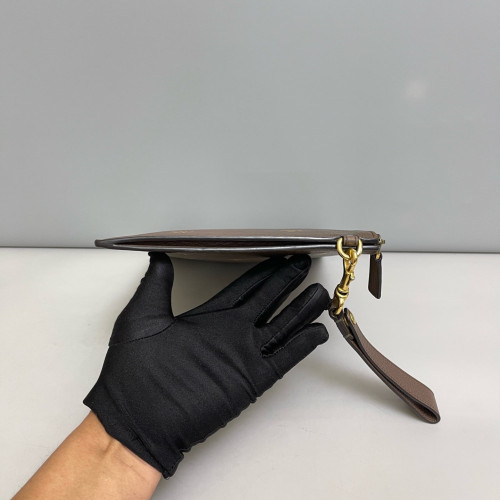 Gucci Clutch Calfskin Brown