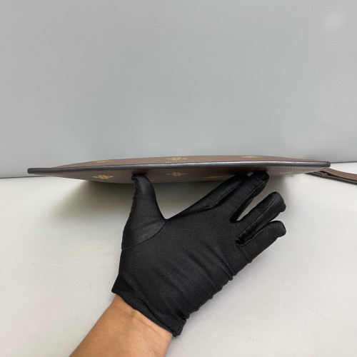 Gucci Clutch Calfskin Brown