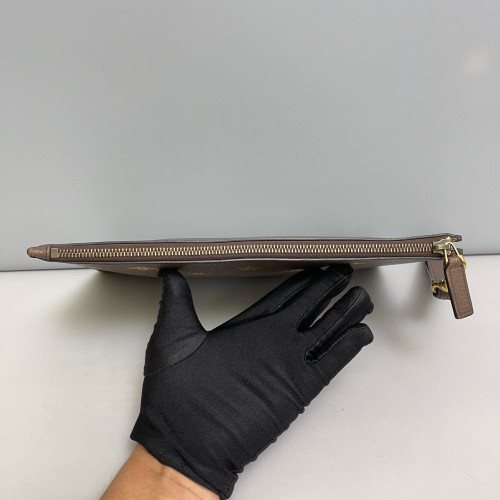 Gucci Clutch Calfskin Brown