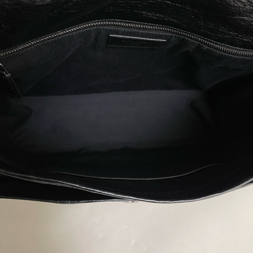 Yves Saint Laurent Large Niki Messenger Pull Up Leather Black