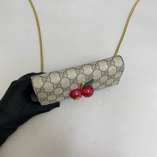 Gucci Mini Cherry Chain Wallet GG Supreme Monogram Beige Red Green