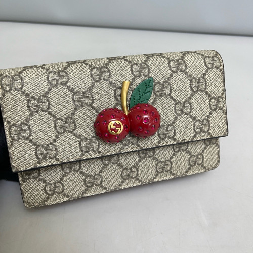 Gucci Mini Cherry Chain Wallet GG Supreme Monogram Beige Red Green