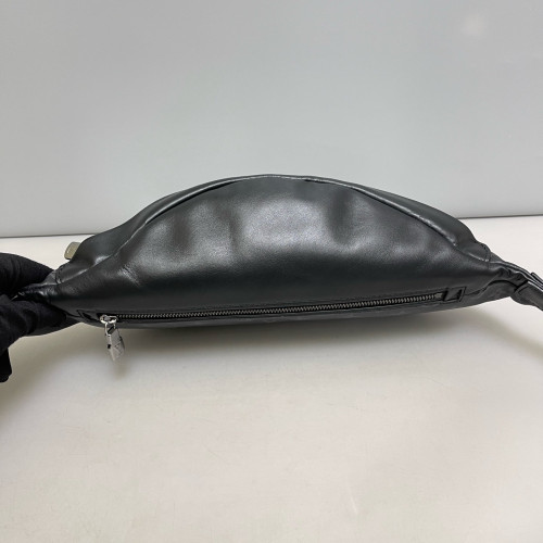 Louis Vuitton Discovery Bumbag Monogram Black