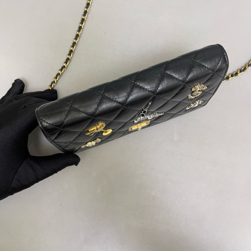 Chanel Quilted Badge 2.55 Reissue Wallet On Chain WOC Crumpled Calfskin Black