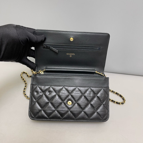 Chanel Quilted Badge 2.55 Reissue Wallet On Chain WOC Crumpled Calfskin Black