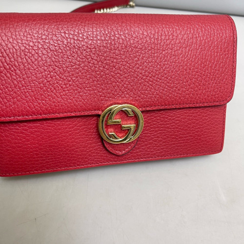 Gucci Interlocking G Chain Wallet Grained Calfskin Red