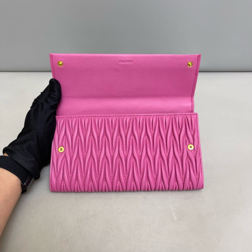 Miu Miu Clutch Nappa Crumpled Lambskin Pink