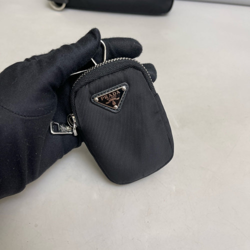 Prada Re-Edition 2005 Shoulder Bag Nylon Black