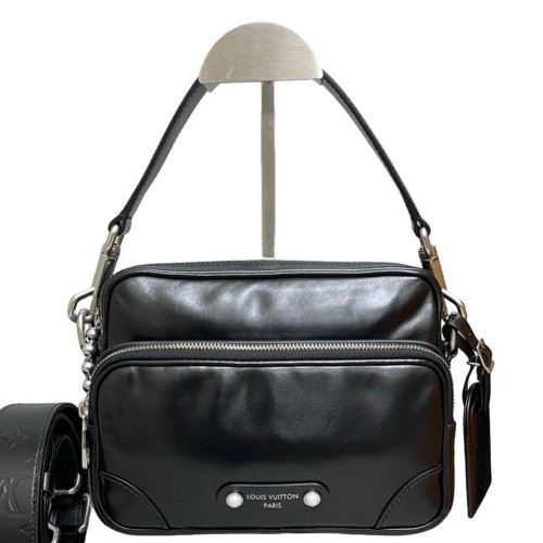 Louis Vuitton Nil Messenger Calfskin Black