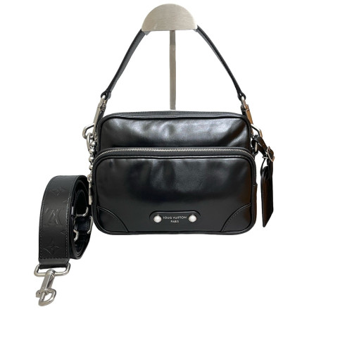 Louis Vuitton Nil Messenger Calfskin Black