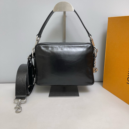Louis Vuitton Nil Messenger Calfskin Black