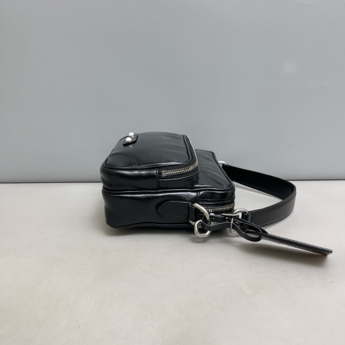 Louis Vuitton Nil Messenger Calfskin Black