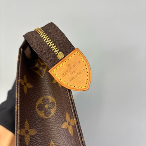 Louis Vuitton Toiletry Pouch 26 Monogram Brown
