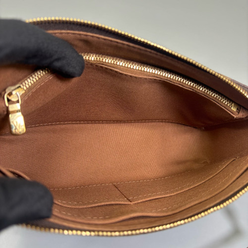 Louis Vuitton Pochette Accessories 22 Monogram Brown
