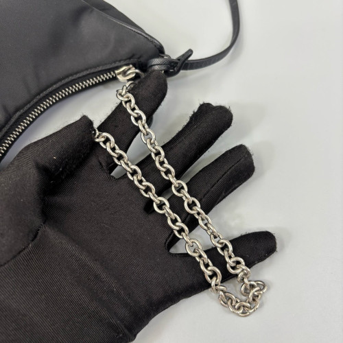 Prada Re-Edition 2005 Shoulder Bag Tessuto Nylon Black