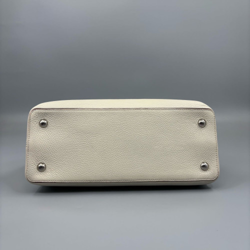 Louis Vuitton Capucines MM Calfskin White