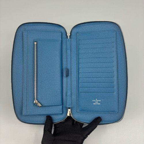 Louis Vuitton Clutch Epi Blue