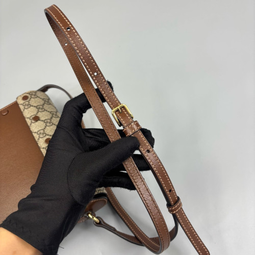Gucci Heart Box Bag GG Supreme Monogram Beige Brown Red Gucci Heart Box Bag GG Supreme Monogram Beige Brown Red