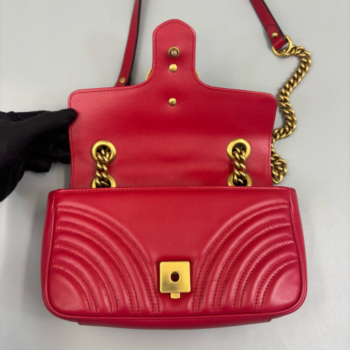 Gucci Chevron Mini GG Marmont Calfskin Red Gucci Chevron Mini GG Marmont Calfskin Red