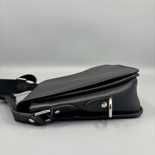 Louis Vuitton Messenger Calfskin Black