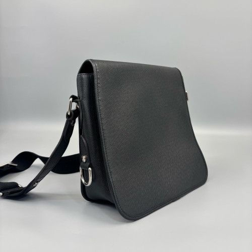 Louis Vuitton Messenger Calfskin Black