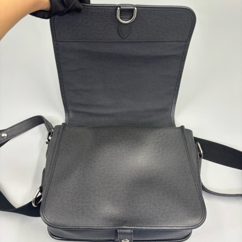 Louis Vuitton Messenger Calfskin Black