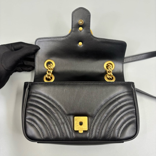 Gucci Chevron Mini GG Marmont Calfskin Black Gucci Chevron Mini GG Marmont Calfskin Black