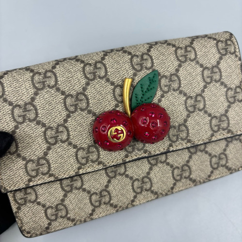 Gucci Mini Cherry Chain Wallet GG Supreme Monogram Beige Brown Red Gucci Mini Cherry Chain Wallet GG Supreme Monogram Beige Brown Red