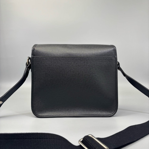 Louis Vuitton District Messenger Bag PM Calfskin Black