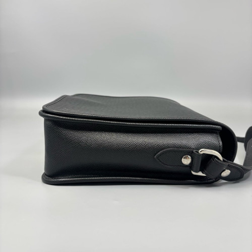 Louis Vuitton District Messenger Bag PM Calfskin Black