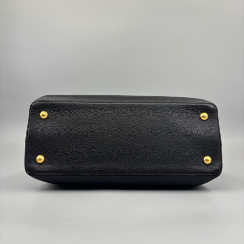 Louis Vuitton Capucines MM Calfskin Black