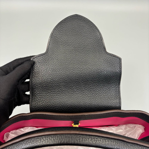 Louis Vuitton Capucines MM Calfskin Black