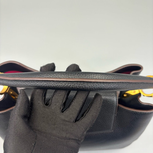 Louis Vuitton Capucines MM Calfskin Black